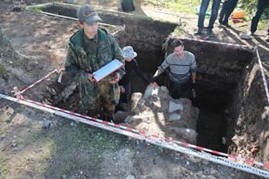 В Петровском сквере Архангельска найден фундамент «беседки Грина»