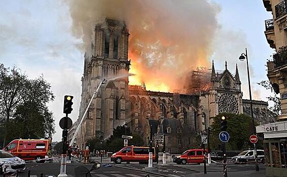 "Убийца" Рима напал на Париж. Последствия пожара в Нотр-Дам-де-Пари