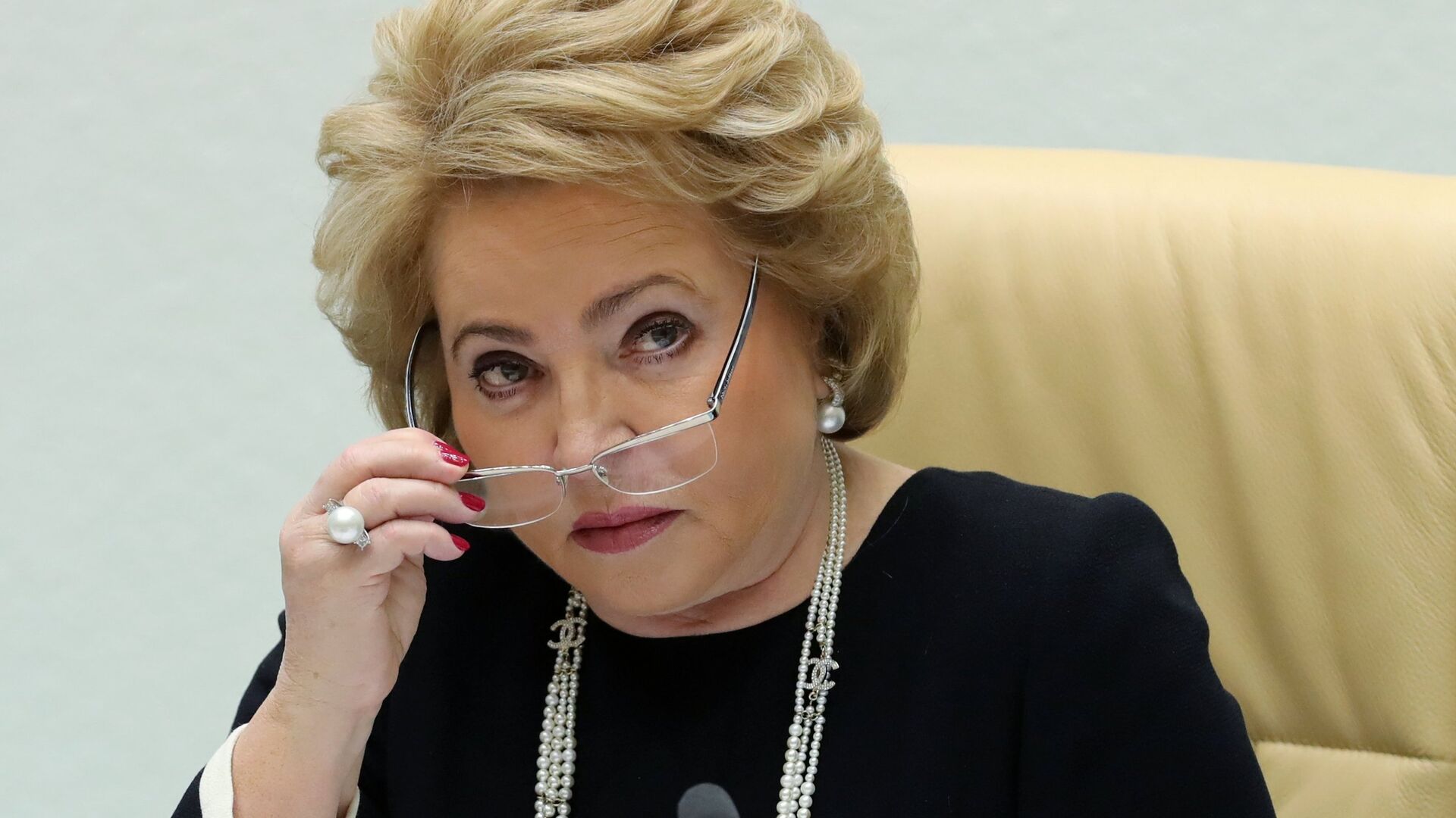 Матвиенко предложила рожать детей сразу после совершеннолетия