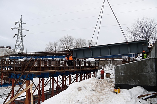 В Калуге начался монтаж пролетов «Синих мостов»