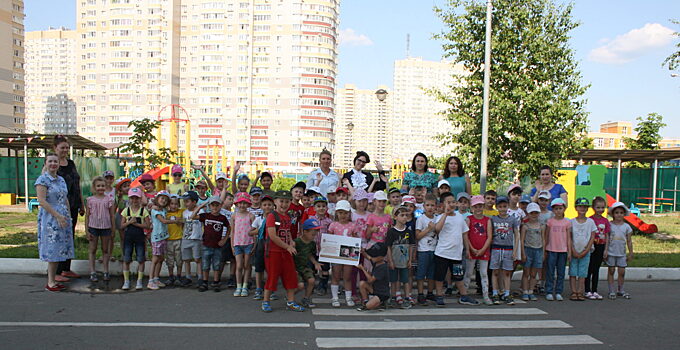 На Ставрополье сотрудники Госавтоинспекции организовали для воспитанников детского лагеря игровую программу