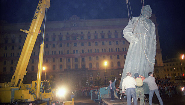 В Москве разрешили референдум о восстановлении памятника Дзержинскому