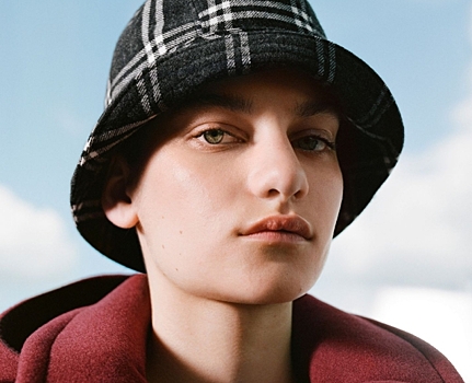 Алина Болотина из Петербурга снялась в лукбуке Burberry X Gosha Rubchinskiy