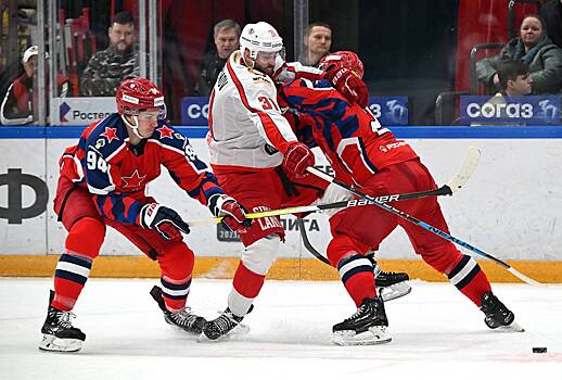 Хоккеист ЦСКА остался недоволен разницей зарплат с футболистами