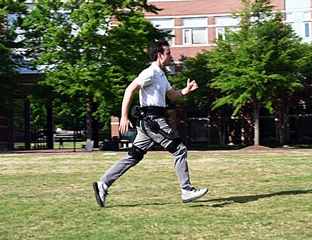 Искусственный интеллект в экзоскелетах экономит энергию человека