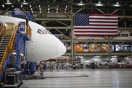 Акции Amazon и Boeing подешевели на торгах до открытия рынка