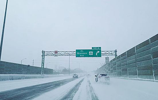 На Восточную Канаду обрушились мощные снегопады