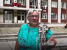 На Урале пенсионерка решила переехать в местную мэрию из своего аварийного дома