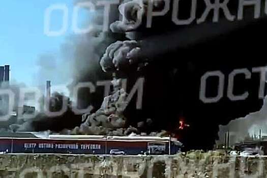 В Волгограде в Тракторозаводском районе произошел пожар на вещевом рынке