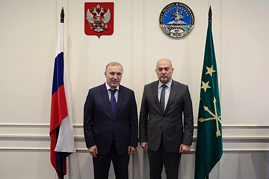 Глава Адыгеи Мурат Кумпилов обсудил сотрудничество с председателем Кавказского клуба в Аммане Самиром Бакиром