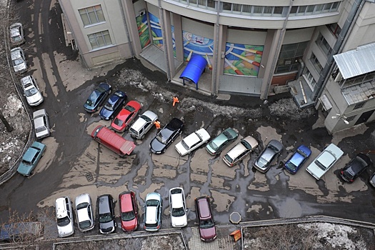 Депутат Колунов: Жильцы многоквартирных домов могут ограничить парковку чужих авто во дворах