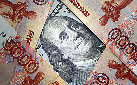 Средневзвешенный курс доллара вырос до 60,74 рубля