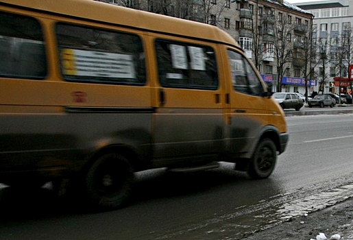 Междугородний автобус Тюмень-Тобольск застрял на трассе из-за проблем с бензином