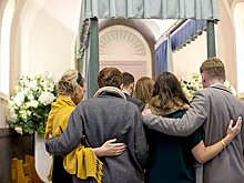 Мужчина захотел посмотреть на гостей на своих похоронах и инсценировал смерть