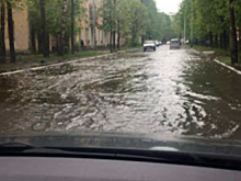 В Новосибирске из-за работ на водопроводе затопило улицу Серафимовича