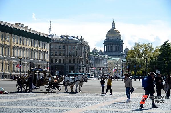 Сколько туристы тратят на путешествие в Петербург