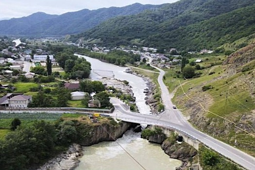 В Карачаево-Черкесии восстановили мост через Кубань, частично разрушившийся в 2021 году