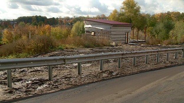 На Зеленодольской заблокировали въезд на дачный участок