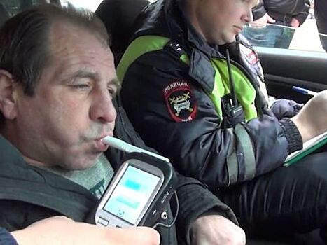 23 февраля госинспекторы будут встречать автомобилистов с алькометром