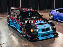 Широкий бодикит превратил BMW M3 E36 в гоночный болид