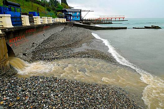 Онищенко предупредил о загрязнении побережья Сочи сточными водами