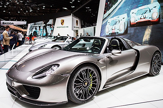 ЕС расширил запрет на экспорт в РФ автомобилей класса "люкс", гибридов и электромобилей