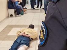 МВД опубликовало видео с пациентом, напавшим на врачей в Иркутске