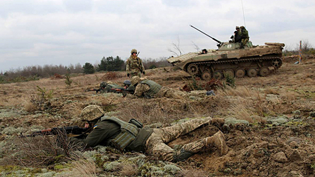 США учатся на Украине воевать "чужими руками"