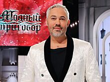 Стилист Александр Рогов посоветовал носить тонкие шарфы осенью