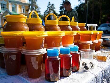 В Саратове на Театральной площади откроется ярмарка мёда