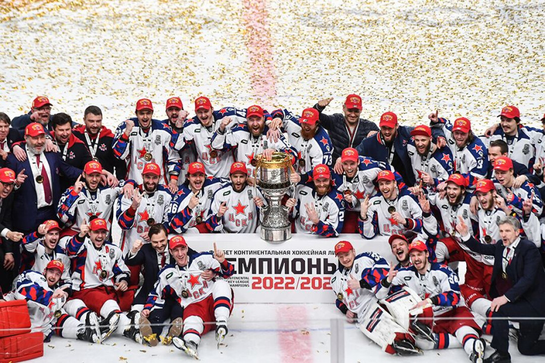 Хоккеисты ЦСКА продемонстрируют Кубок Гагарина на футбольном матче в РПЛ