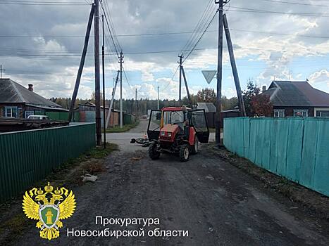 Подростки на питбайке столкнулись с трактором под Новосибирском