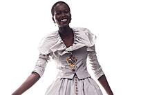 «Эксцентричные женщины», пышные юбки и платья, расшитые цветами, в новой кутюрной коллекции Chanel