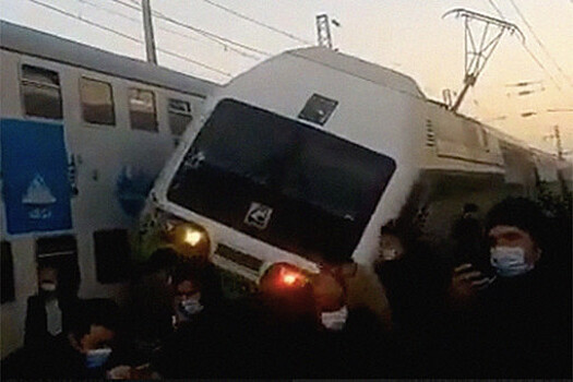 В метро Тегерана столкнулись два поезда, более 20 человек пострадали