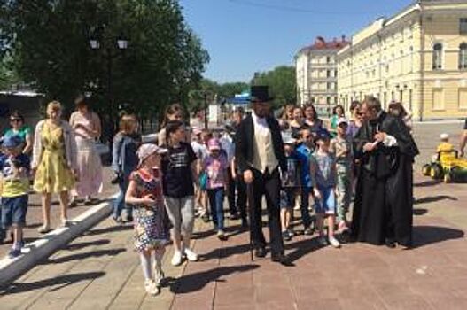 Пушкин и Даль провели экскурсию для оренбуржцев