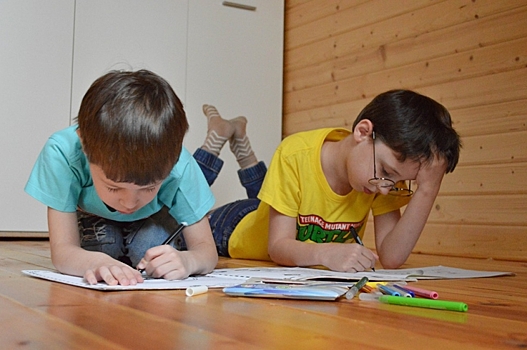 В досуговых клубах ЗАО научат детей делать открытки и рисовать портрет мамы