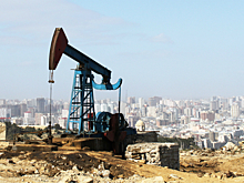 Более 500 нефтяников эвакуированы в Азербайджане с буровых вышек из-за сильного ветра