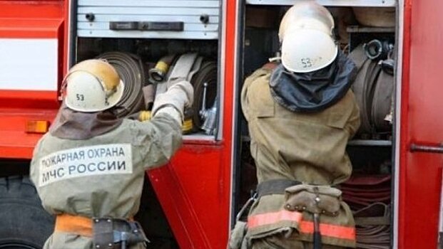В Сети появилось видео пожара на мясокомбинате «Самсон» в Петербурге