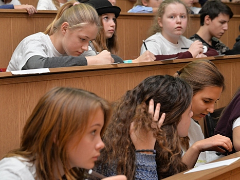 Институт Пушкина приглашает учеников 7 классов принять участие в конкурсе диктантов