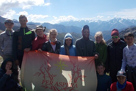 Воспитанники секции пешеходного туризма школы № 1534 покорили Северное Приэльбрусье