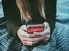 Выяснилось, почему мы постоянно пялимся в экраны смартфонов