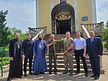 Из Новосибирска в Луганск передали икону, нательные крестики и православные книги