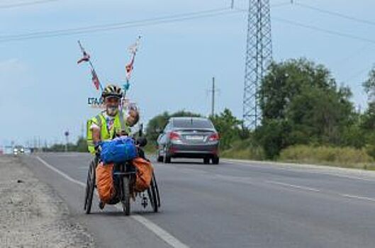 В Ярославль приехал путешественник-инвалид на хендбайке