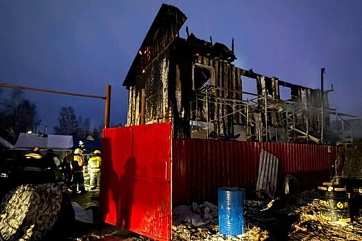 Семь человек погибли при пожаре в Сургуте