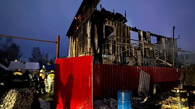 Семь человек погибли при пожаре в Сургуте