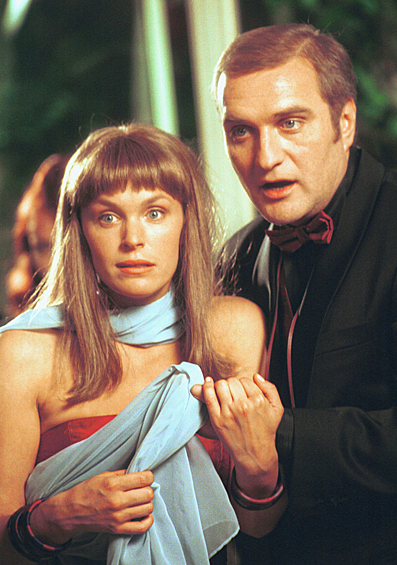 Актеры Марина Могилевская и Александр Балуев на съемках фильма "Когда ее совсем не ждешь", 2001 год