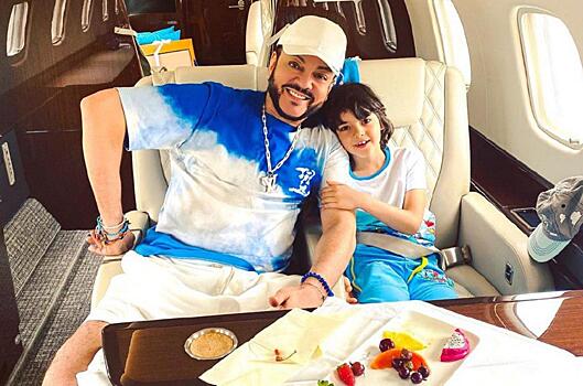 Филипп Киркоров улетел на Крит на частном самолете