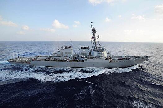 Эсминец ВМС США опасно сблизился с иранским судном в Персидском заливе