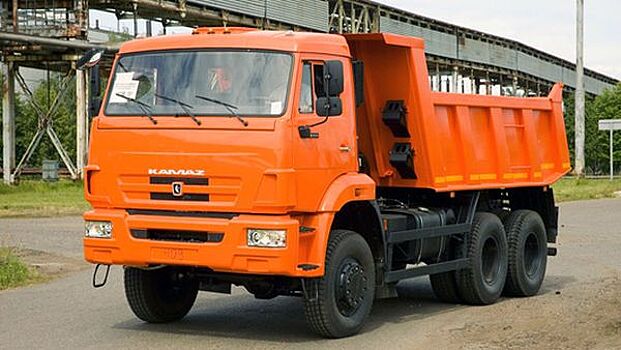 Названы самые популярные в России грузовики