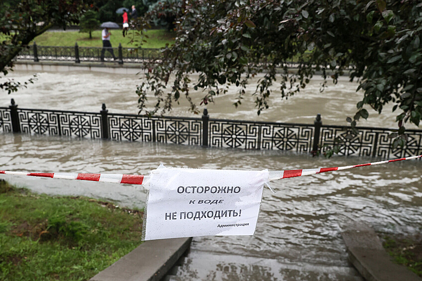 Река Салгир в районе парка имени Гагарина в Симферополе